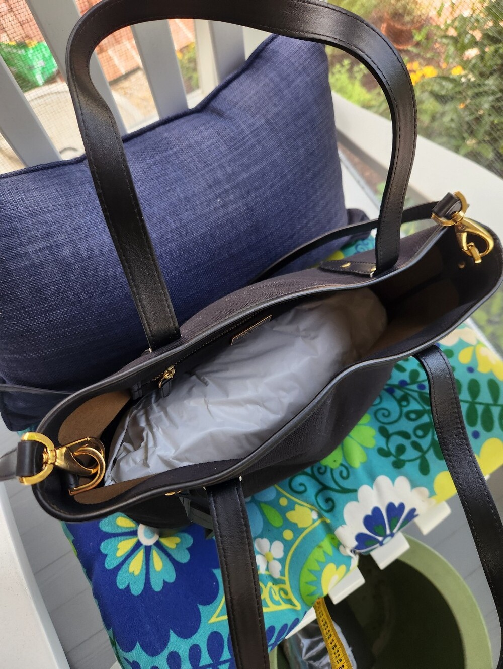 ⚜️$300. T. ANTHONY Black Tote W/ Handles & Crossbody Strap BOX & BAG. NEW IN BOX - Picture 2 of 15